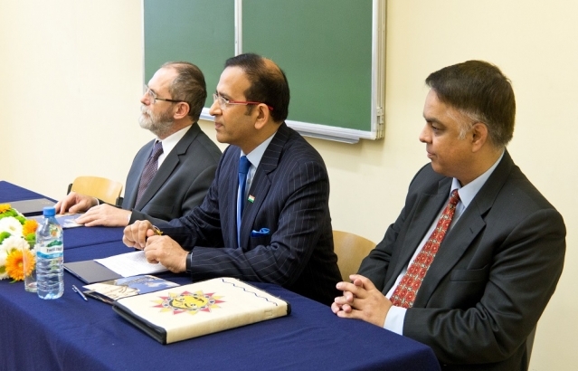 Signing of MoUs for Chairs of Hindi and Tamil at University of Warsaw