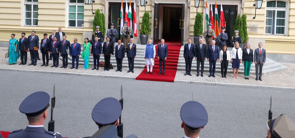 HE Mr Narendra Modi, Prime Minister of India and HE Mr Donald Tusk, Prime Minister of Poland, with their official delegations at the welcome ceremony at the Chancellery of the Prime Minister, 22.08.2024, Warsaw.