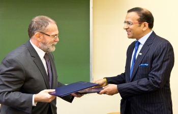 Signing of MoUs for Chairs of Hindi and Tamil at University of Warsaw