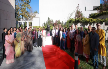 EOI Warsaw celebrated 157th Gandhi Jayanti together with members of Indian diaspora, Polish friends including teachers and students of Bednarska and Janusz Korczak schools today. On the occasion floral tributes were offered by Ambassador Neeta Bhushan and the participants at the Mahatma Gandhi bust. In her address, Ambassador mentioned the continued relevance if Gandhiji’s values of non violence and peace and guiding principles. She also highlighted the relevance of his messages to the world. A talk on Gandhiji was presented by Prof. Monika Browarczyk, Vice Dean, Adam Mickiewicz University Poznan. The programme included a choir presentation  of Bapu’s favourite bhajan, ‘Vaishnava janato’ by Ms. Shreyasi Dasgupta and group and Bharatnatyam performance by Ms. Aishwarya Gupta. (02 October 2026)