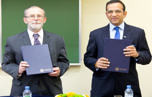 Signing of MoUs for Chairs of Hindi and Tamil at University of Warsaw