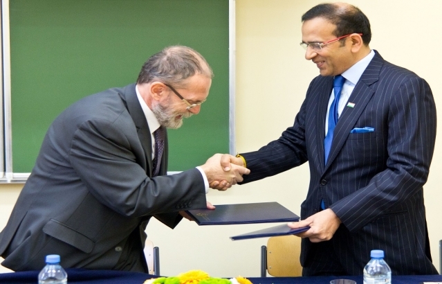 Signing of MoUs for Chairs of Hindi and Tamil at University of Warsaw