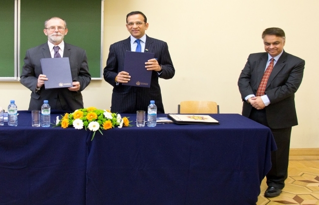 Signing of MoUs for Chairs of Hindi and Tamil at University of Warsaw